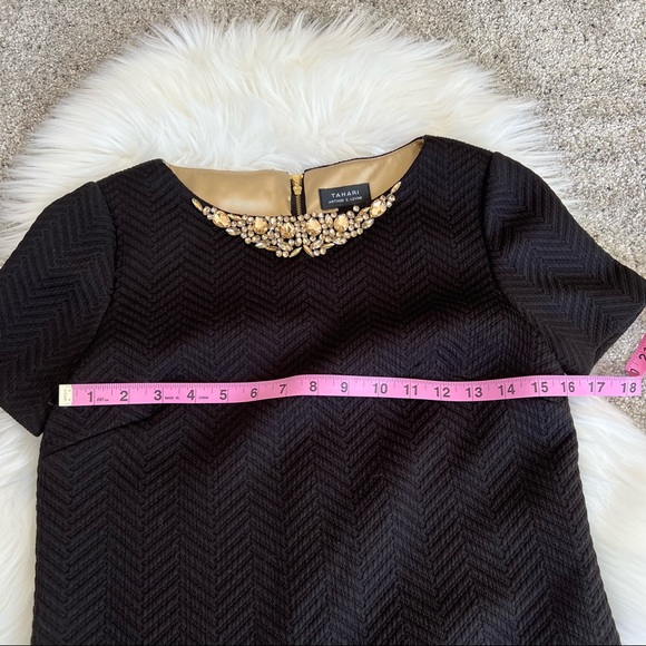 Tahari Black Textured Shift Dress w Embellished Neck and gold zipper back sz 2 - Picture 4 of 9